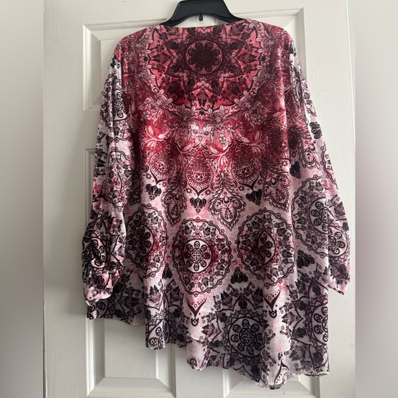 Elegant Red and Black Paisley Blouse - Picture 2 of 5